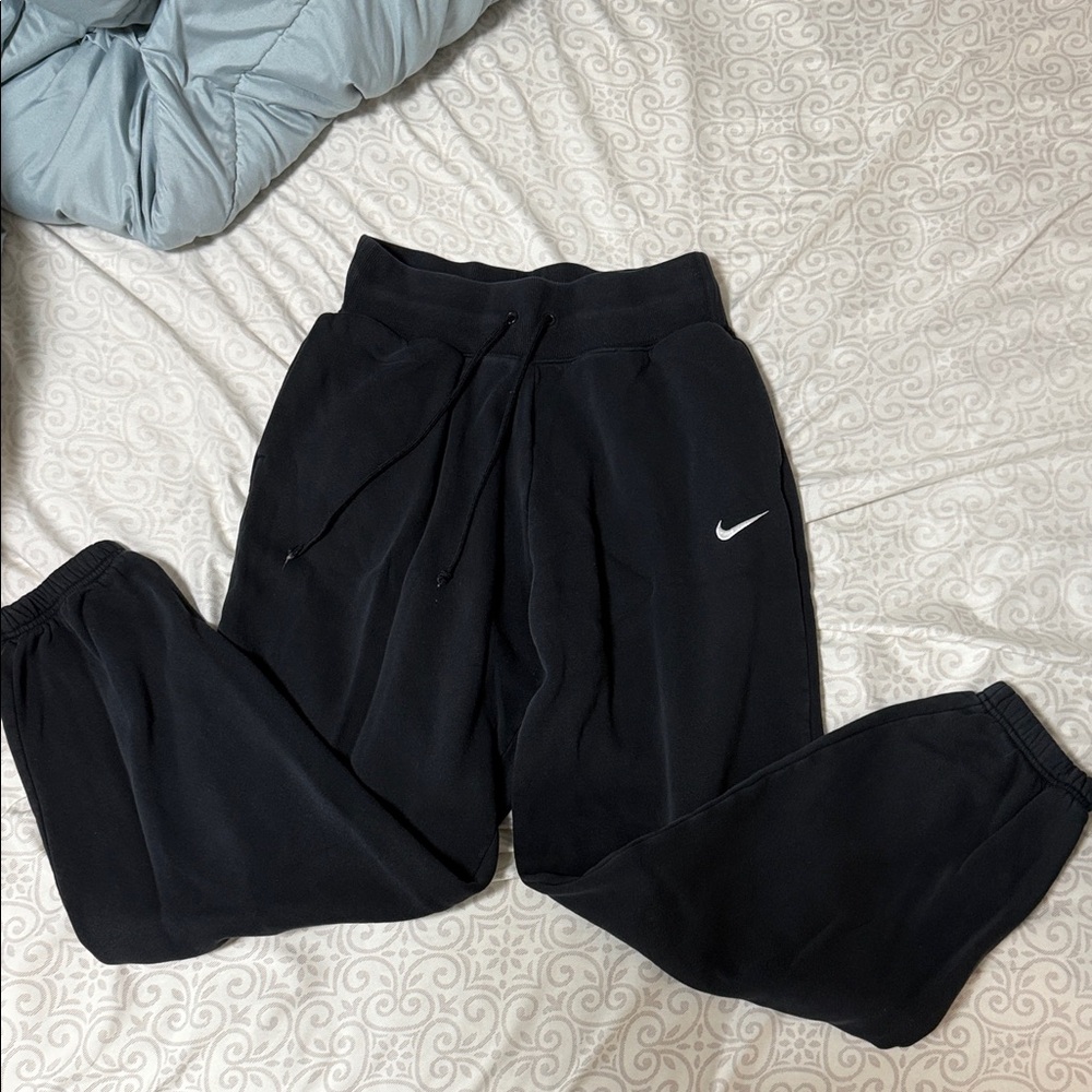 Nike Womens oversized high rise black jogger